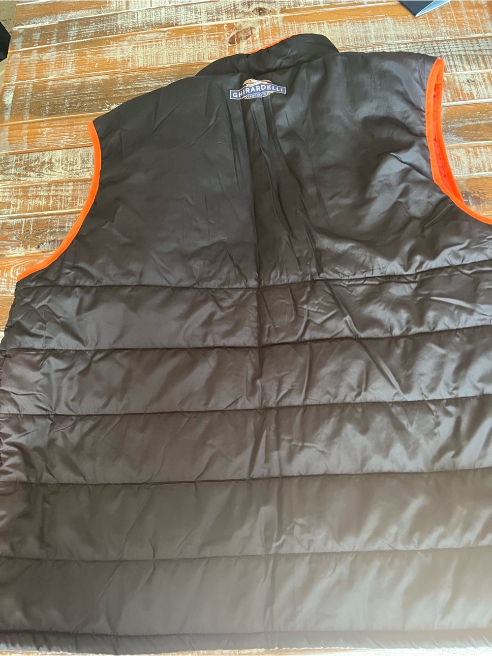 San Francisco Giants Men's Black & Orange Puffer Vest - Picture 3 of 4